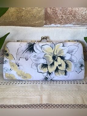 Floral Artistic Hard-Bodied Rectangular Women’s Kiss-Lock Daytime/Evening Clutch